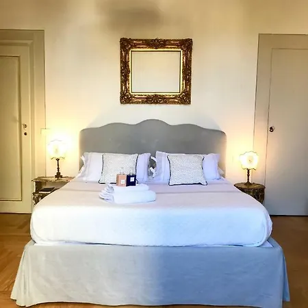 La Casa Degli Specchi * Florence